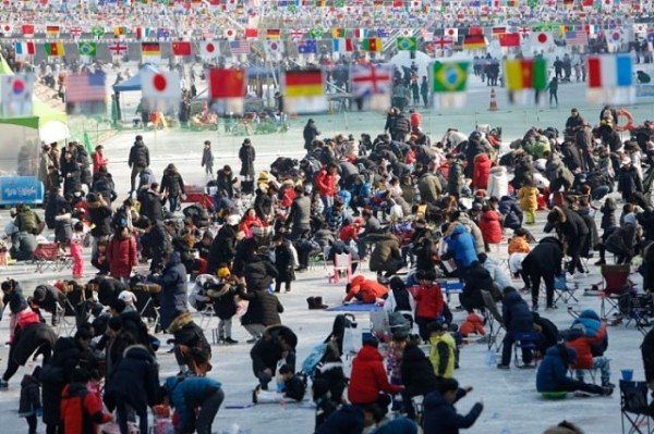 1008_안동시_2020_안동_암산얼음축제_취소_결정(지난해_암산얼음축제)_(1).jpg