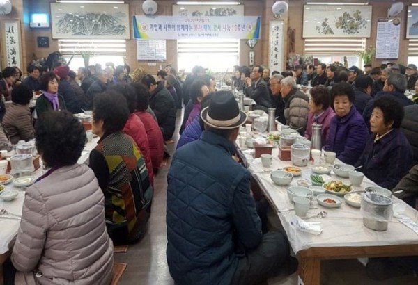 0131_안동_남후면_출향기업인_‘고향_사랑_10주년_행사’(_(식사자리).jpg