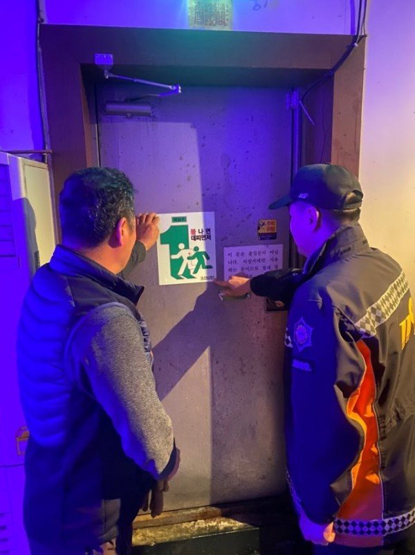 고흥소방서, 다중이용시설에「대피먼저」픽토그램 배부_01.jpg