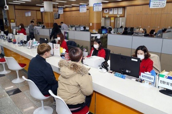 0203_안동시_종합민원실_직원들_신종_코로나바이러스_확산_방지_위해_.jpg