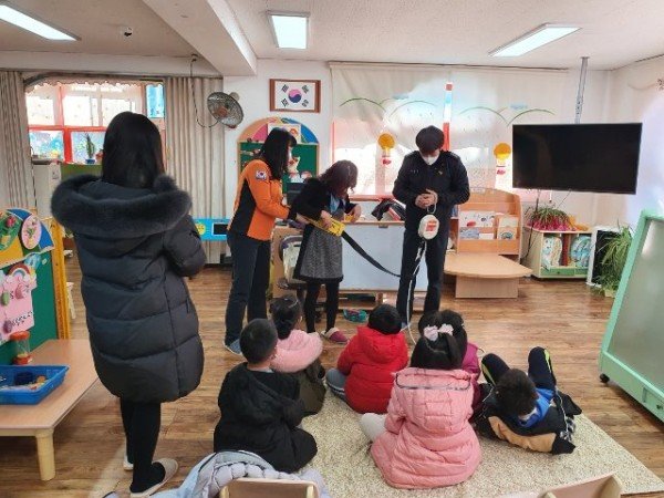 금산초 병설유치원 교육.jpg