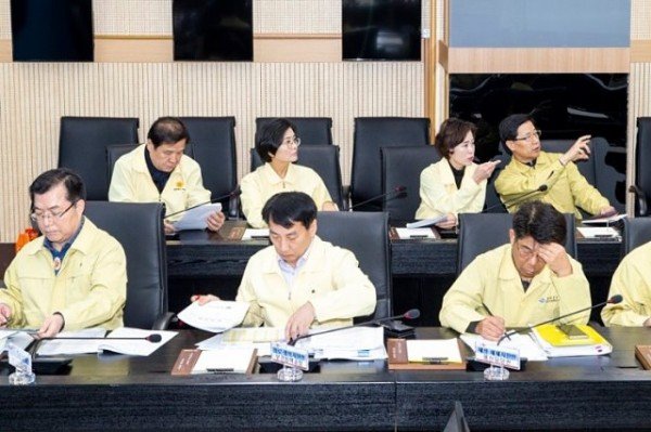2020_02_13_행정보건복지위원회_신종코로나_바이러스_상황실_방문(보도자2.jpg