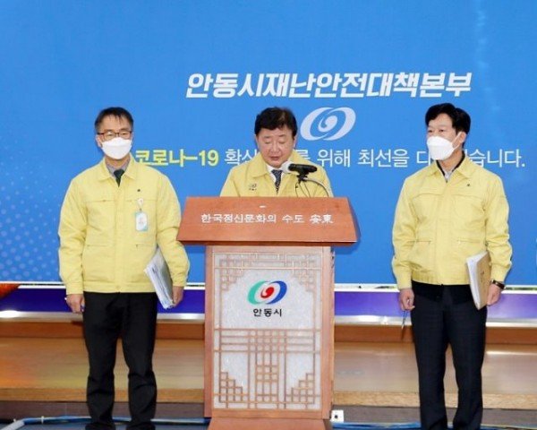 2월_27일_코로나19_관련_브리핑_(2).jpg