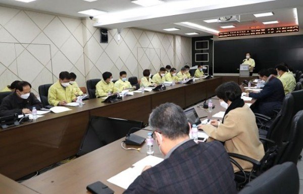 25일_의성군제공_코로나_19_군민_호소문_및_기자회견_(5).jpg