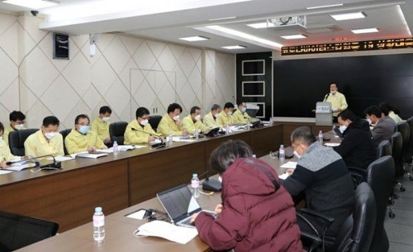 의성군제공_브리핑하는_김주수_의성군수5.jpg