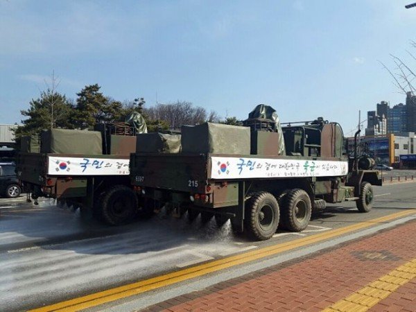 0308_안동시_코로나19_확산_차단에_총력_대응(시가지_방역을_하고_있는_.jpg