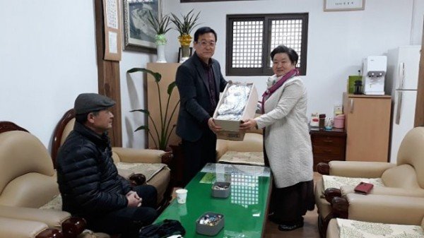 2-0313_정성_가득_수제마스크_쓰고_기운_내세요_(1).jpg