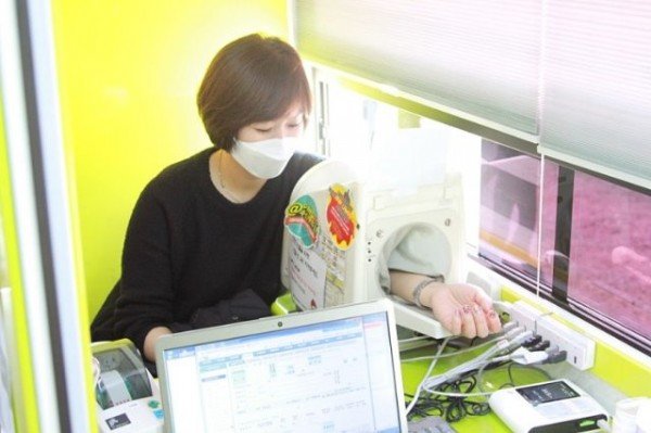 3__헌혈_전_검사사진.jpg