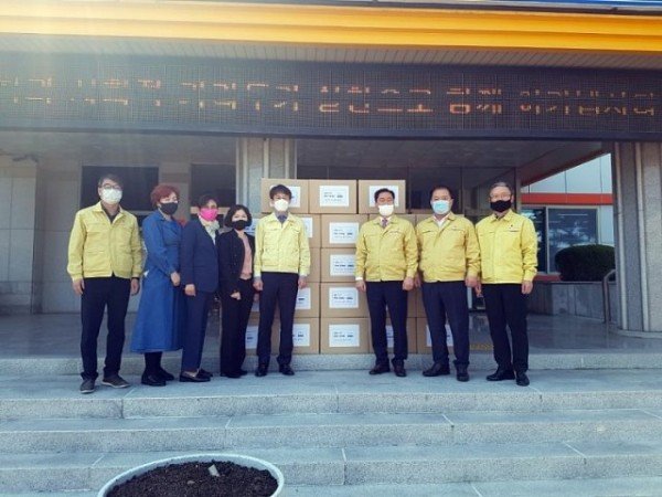 1-0331_안동시_재능기부로_만든_마스크_학생과_국가_유공자에게_전달(안.jpg