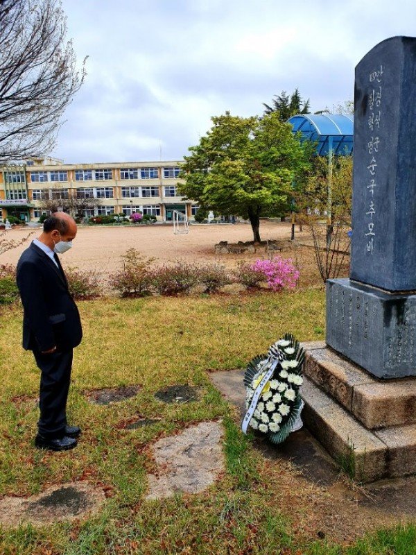 순국추모비참배1.jpg