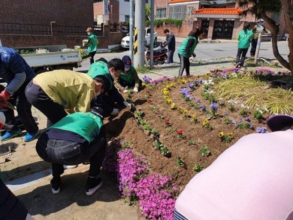 형곡1동싱그러운_꽃향기_가득한_형곡1동3_(1).jpg