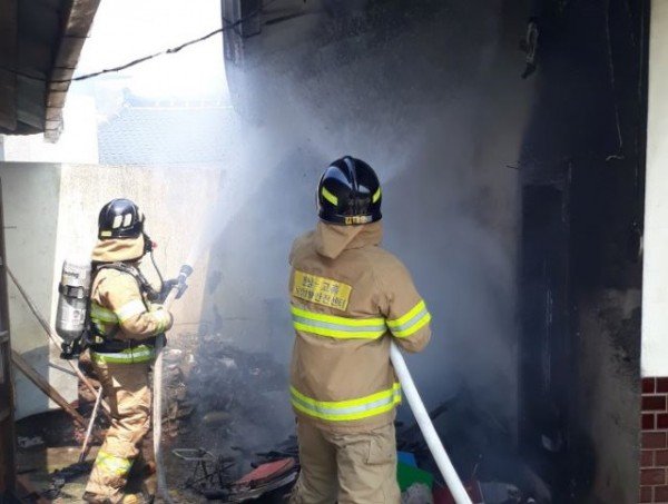 주택화재 진압사진.JPG