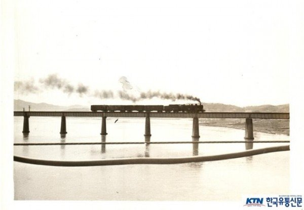3__1976년_4월_안동교에서_바라본_안동철교.jpg