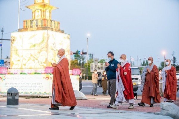 문화예술과_불기_2564년_부처님_오신_날_봉축탑_점등식3.jpg