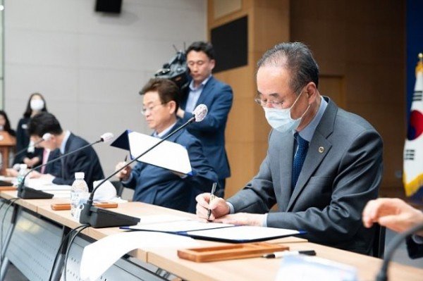 고용안정_선제대응_패키지_사업_협약식_(시장님)_2.jpg