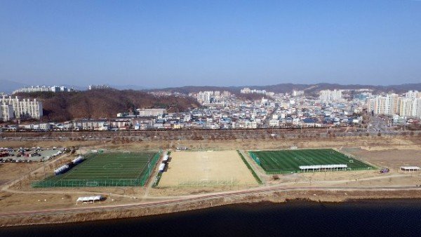 5-0513_안동시_체육시설_확충으로_명품_스포츠_도시로_발돋움(강변_축구장) (1).JPG