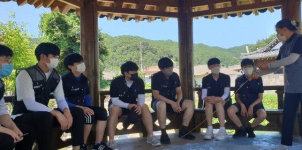 01-대마껍질베끼기체험 (1).JPG