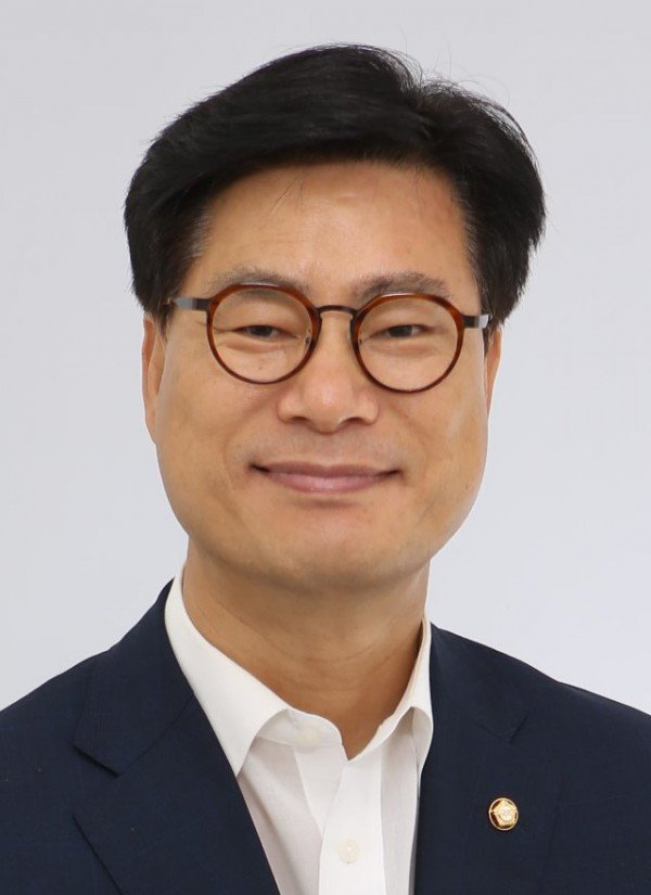 김영식 의원 사진.jpg