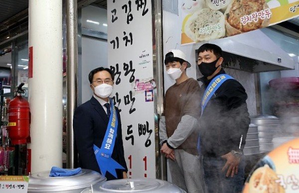 착한표식부착행사3.jpg