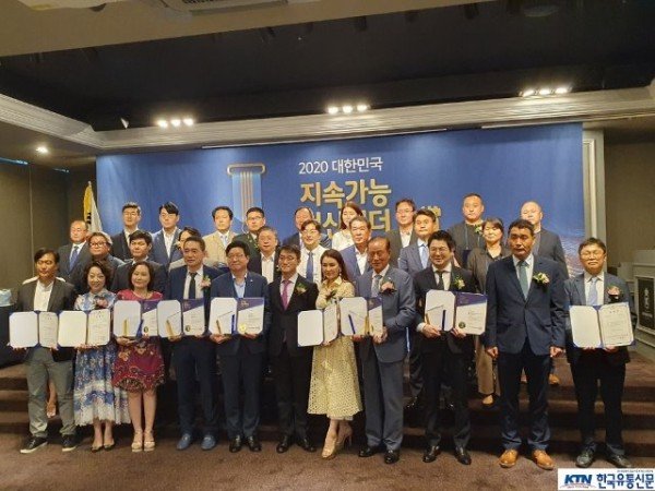 수상자_단체사진.jpg