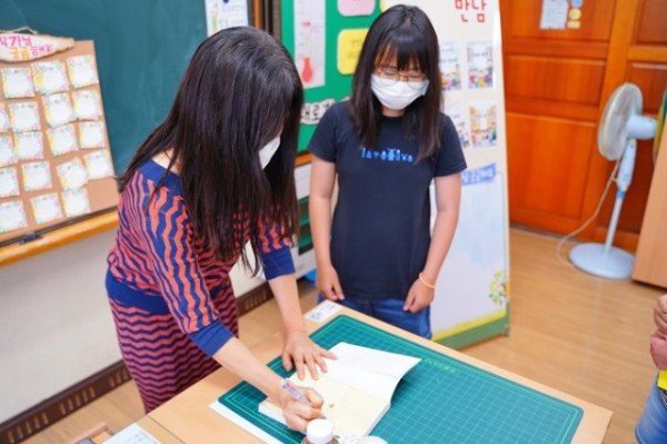 [구미오산초] 박현숙 작가와의 만남1.JPG