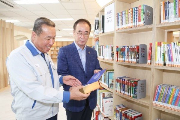 [시립중앙도서관]AGC화인테크노한국(주), 구미시에 도서 4천여권 기증(사진추가)2.jpg