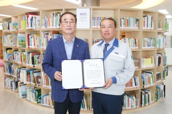 [시립중앙도서관]AGC화인테크노한국(주), 구미시에 도서 4천여권 기증(사진추가)5.jpg