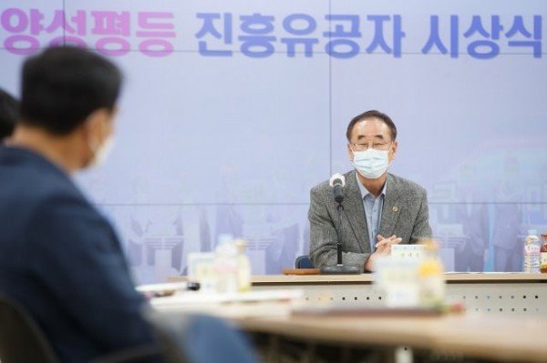 [복지정책과]2020년 양성평등 진흥유공 시상식 개최(사진추가)3.jpg
