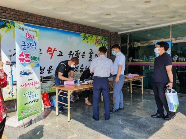 [생활안정과]지역자활센터 성과평가 및규모평가 결과 구미지역자활센터 우수기관 선정(클리닝슈즈데이).jpg