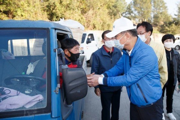 [농정과]구미시장 산물벼 매입현장 찾아 관련자 격려2.jpg