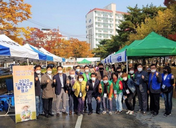 [형곡1동] 지역농산물 팔아주기 행사 성황리에 개최4.jpg
