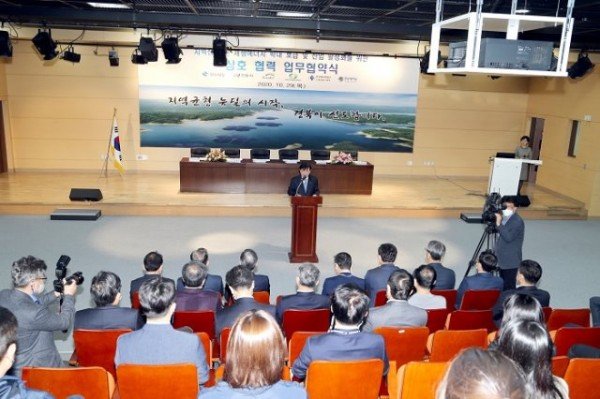 1029_안동시민_국내_최대_댐내_수상태양광_임하호_수면에_올린다_(3).JPG
