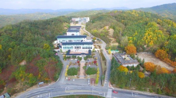 0523_한국의_편액,_유네스코_아시아.태평양_기록유산으로_등재되다1(한국국학진흥원_전경).JPG