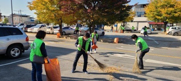 [선산읍]가을 낭만은 마음에! 가을흔적만 쓸어가요2.jpg