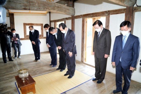 1031 정세균 국무총리 안동 곳곳 방문하며 희망 메시지 전해 (6).JPG
