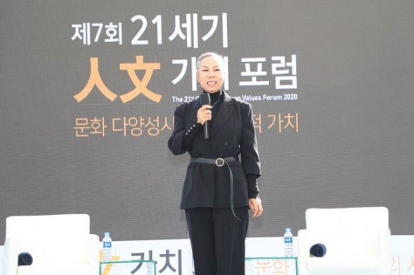 1031_열기를_더해_가는_제7회_21세기_인문가치포럼-인순이_(3).jpg