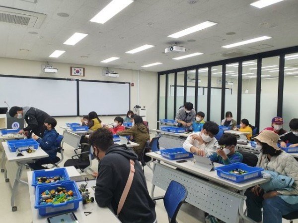 [경상북도교육청 메이커교육관] 가족과함께하는주말메이커교실개최3..jpg