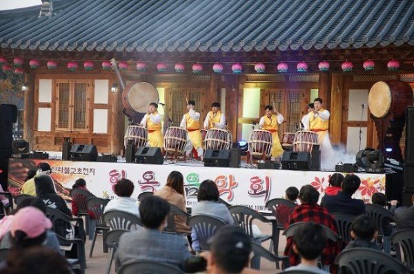[관광진흥과] 신라불교초전지 한옥음악회 개최3.jpg