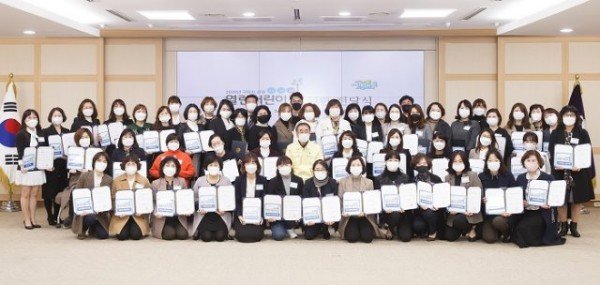 [아동보육과]2020년 신규 열린어린이집 선정서·현판 전달3.jpg