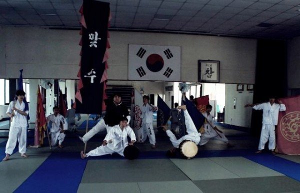 세계 최초의 택견 B-BOY _트레블러 크루_ 충주택견원서 창단 이미지 사진.jpg