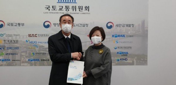 진선미 국토위원장-1.jpg