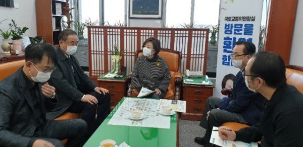 진선미 국토위원장-2.jpg