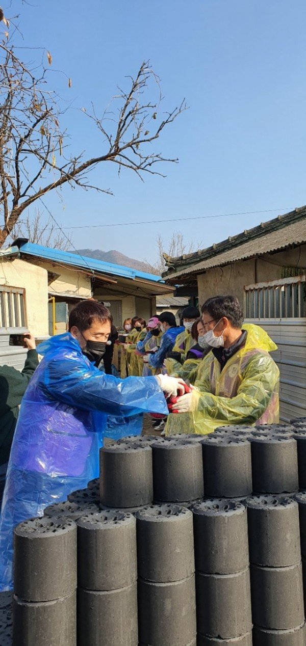 [형곡고] 2020부모님과 함께하는 사랑의 연탄나눔봉사활동2.jpg