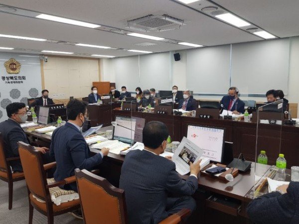 기획위_행감사진.jpg