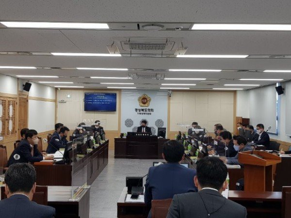 기획위_행감사진-1.jpg