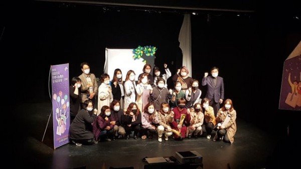 성과공유회 단체사진.jpg