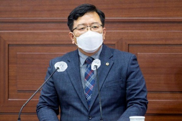 2020.12.01_제320회_제2차_정례회_제4차_본회의_김득환의원 (1).jpg