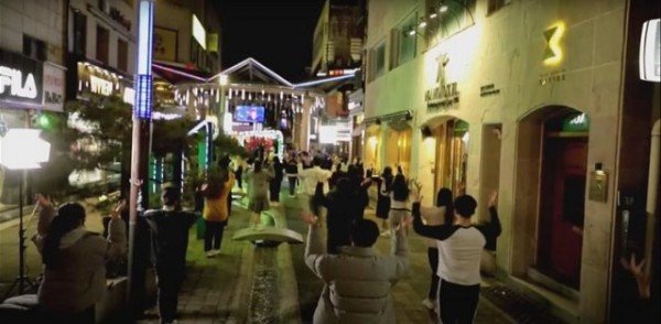 1204_아이쿵(IYKoong)댄스챌린지_관광거점도시_중심_라이브플래시몹_(2) (1).jpg