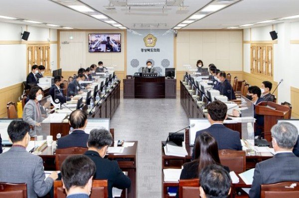 2020.12.08_제320회_제2차_정례회_제4차_예산결산특별위원회 (1).jpg