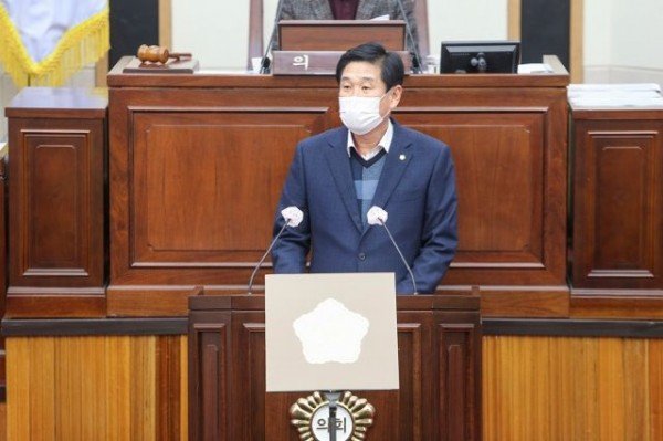 김영길 예결위 부위원장님.JPG